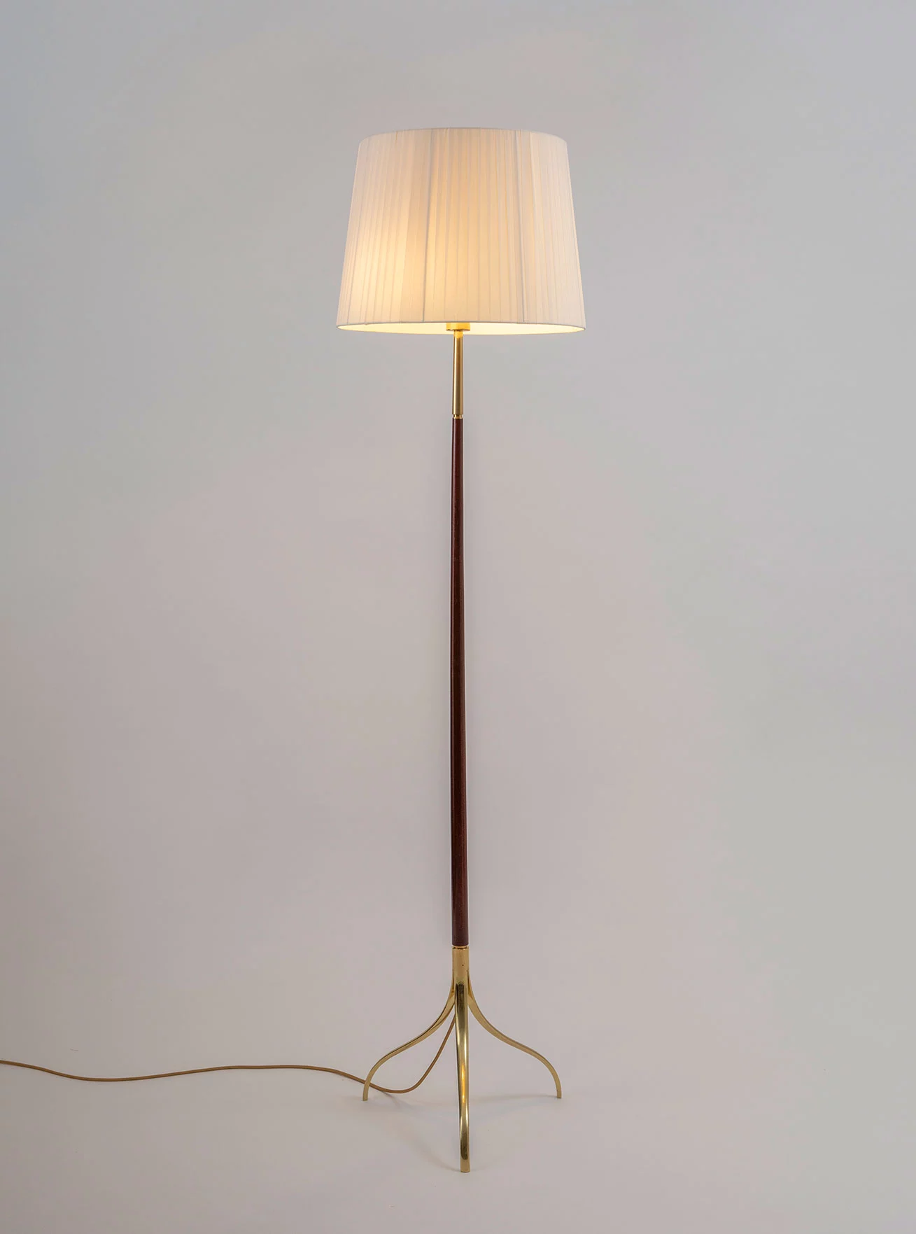 326 - Giuseppe Ostuni - Floor light - Galerie kreo