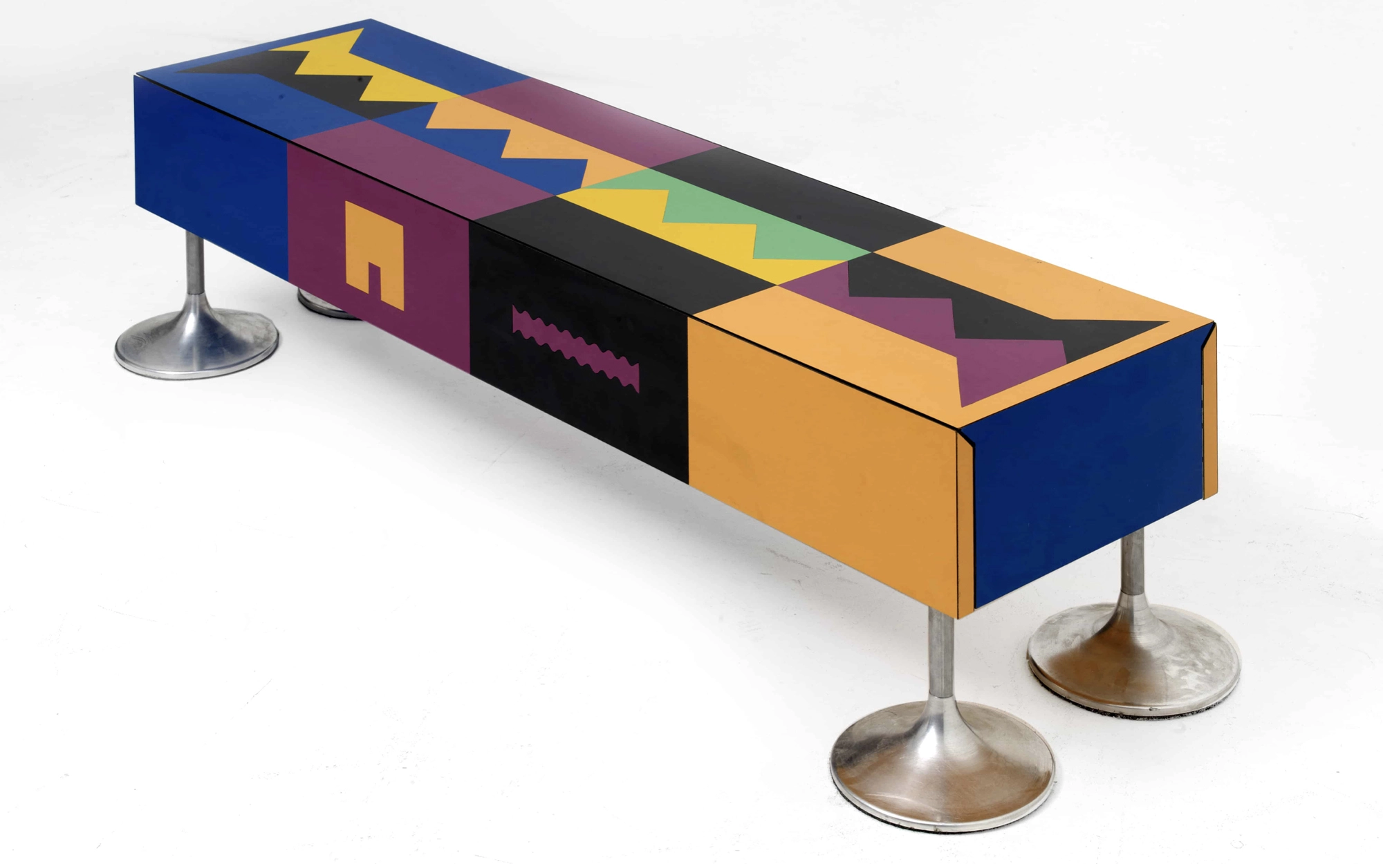 Ollo coffee table - Mendini and Gregori - Lucas Ratton x kamel mennour x Galerie kreo @Saint-Tropez.