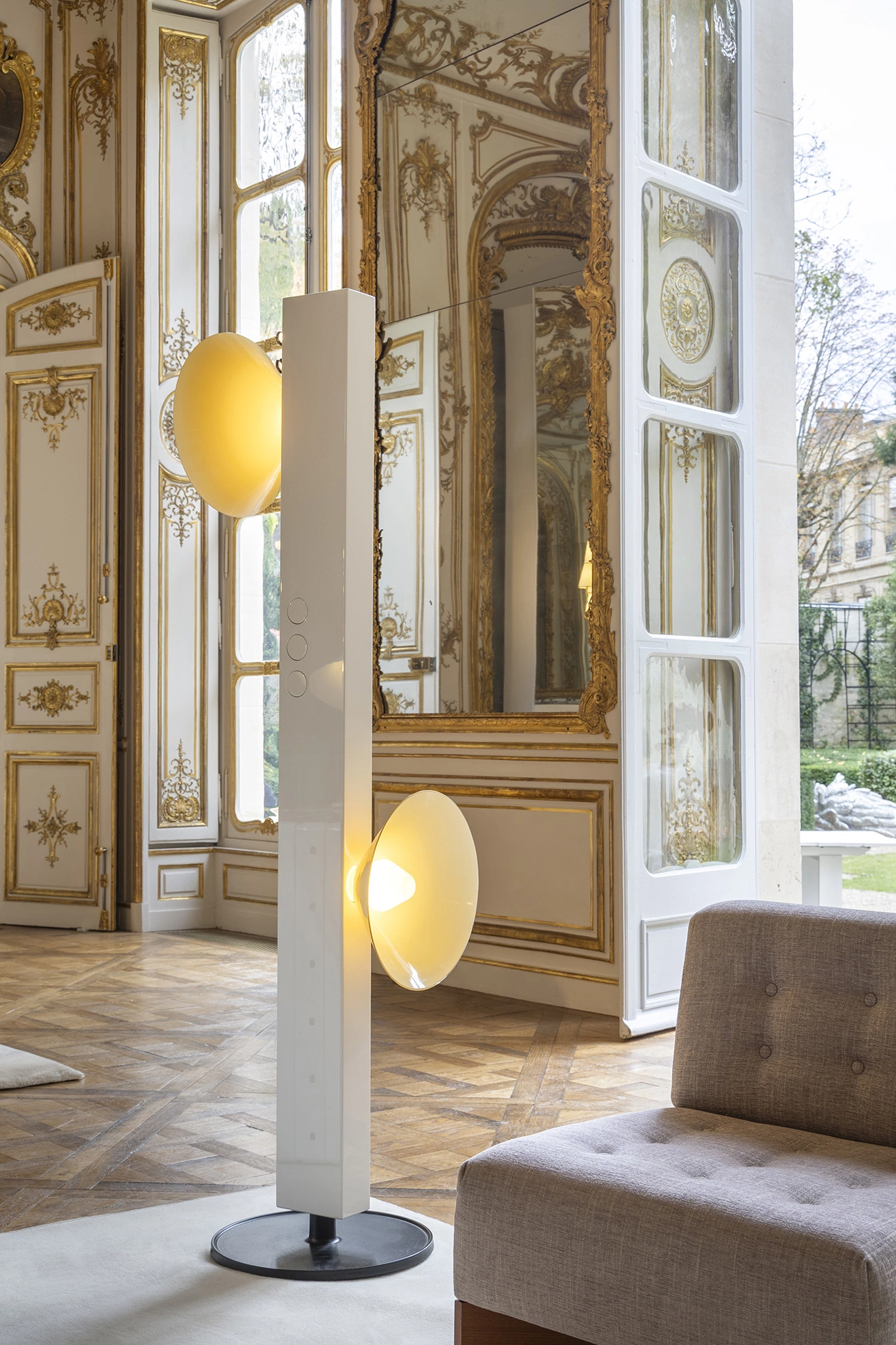 Chauffeuse CA21 'Capitole' (pink) - Pierre Guariche - Seating - Galerie kreo