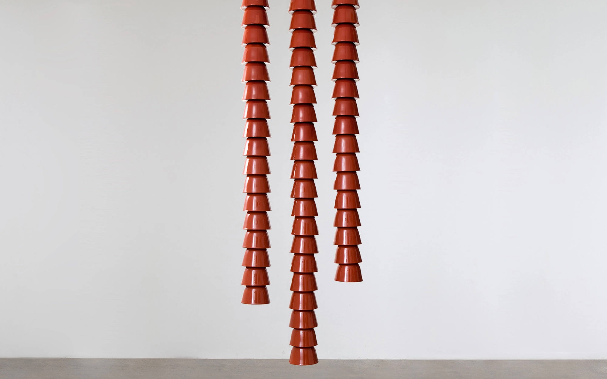 Chaînes Ceramic Multiple - Ronan and Erwan Bouroullec - Lucas Ratton x kamel mennour x Galerie kreo @Saint-Tropez.