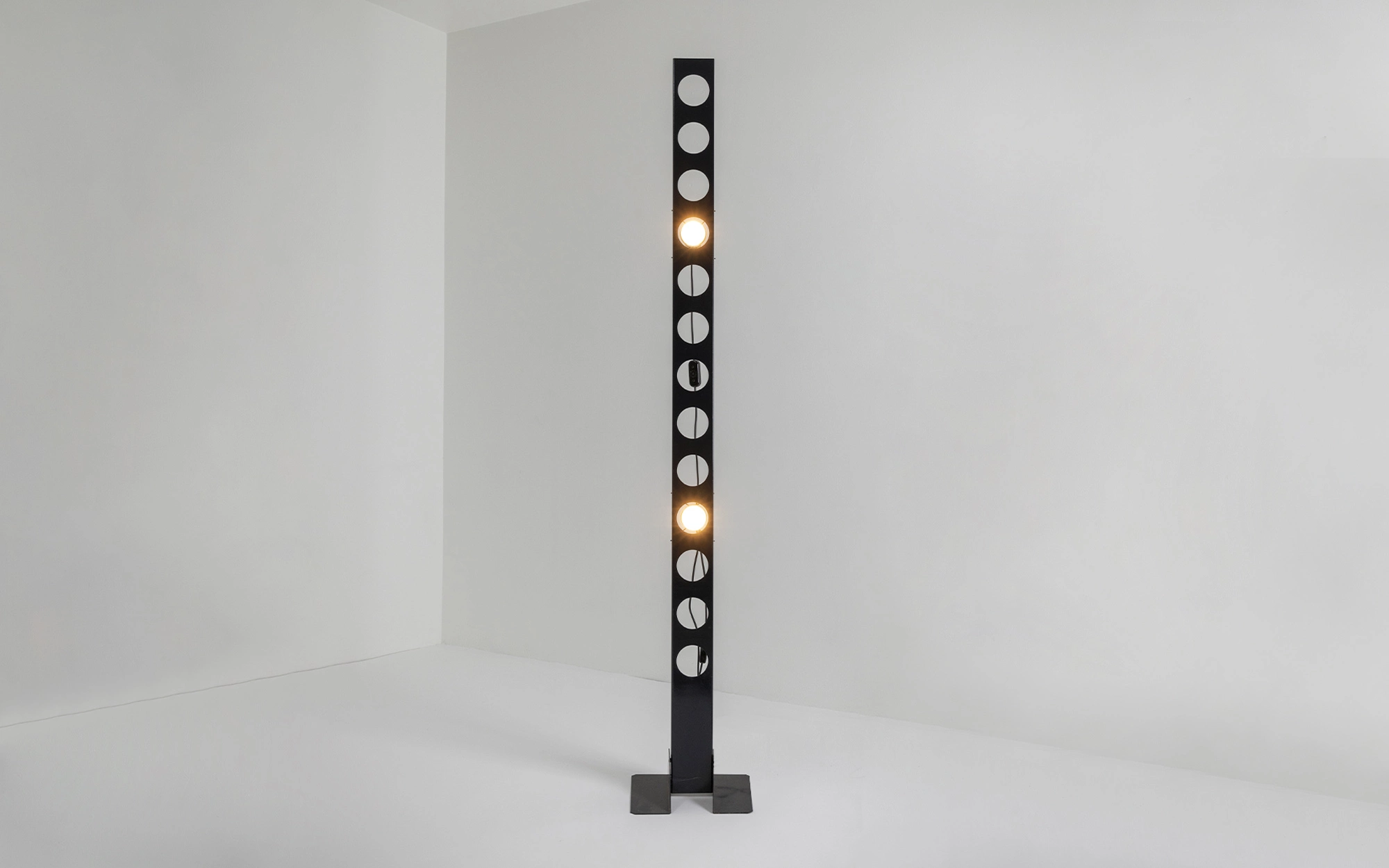 Ritto - Cesare and Franca Leonardi and Stagi - floor-light - Galerie kreo