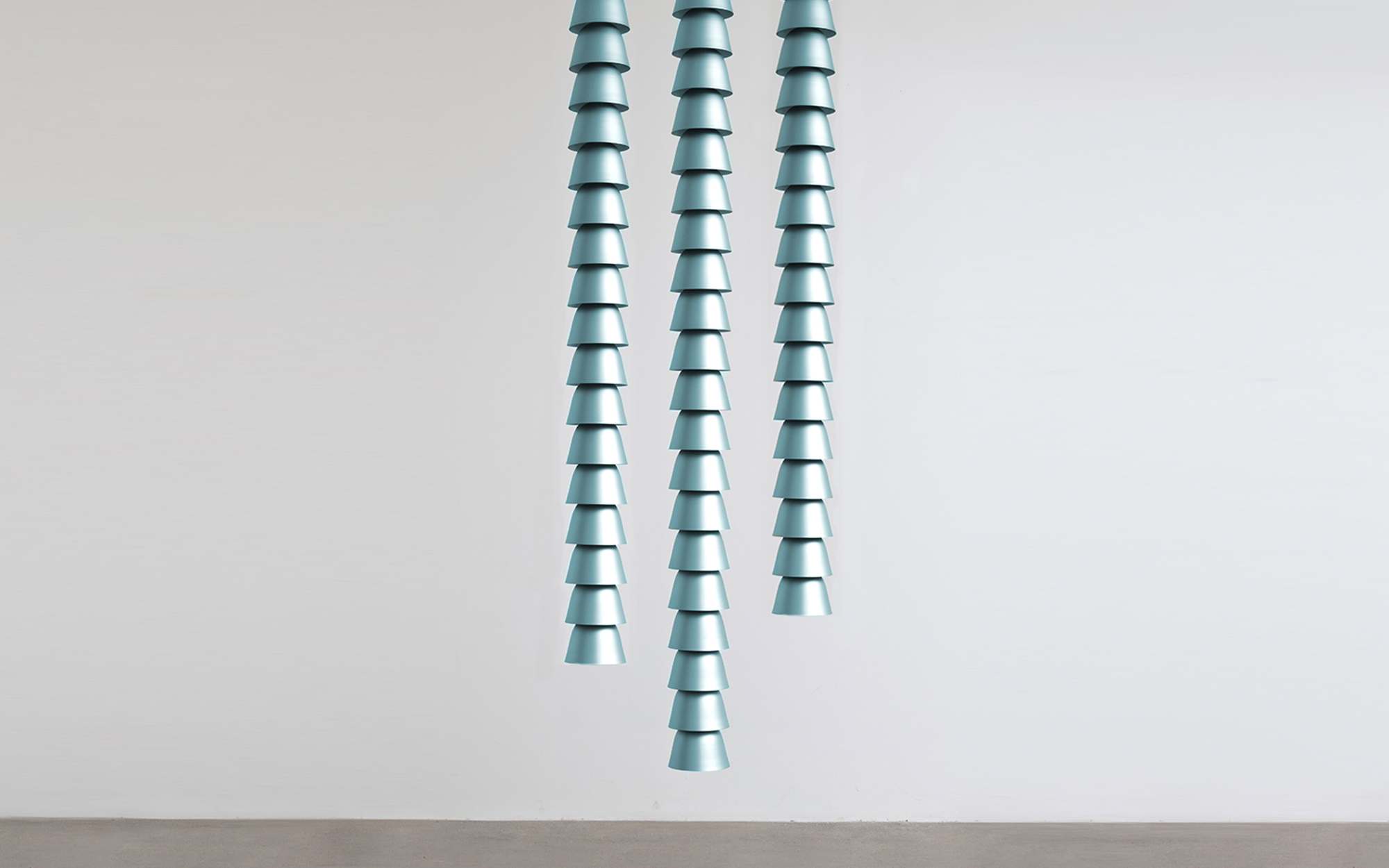 Chaînes Metal Blue Triple - Ronan & Erwan Bouroullec - Pendant light - Galerie kreo