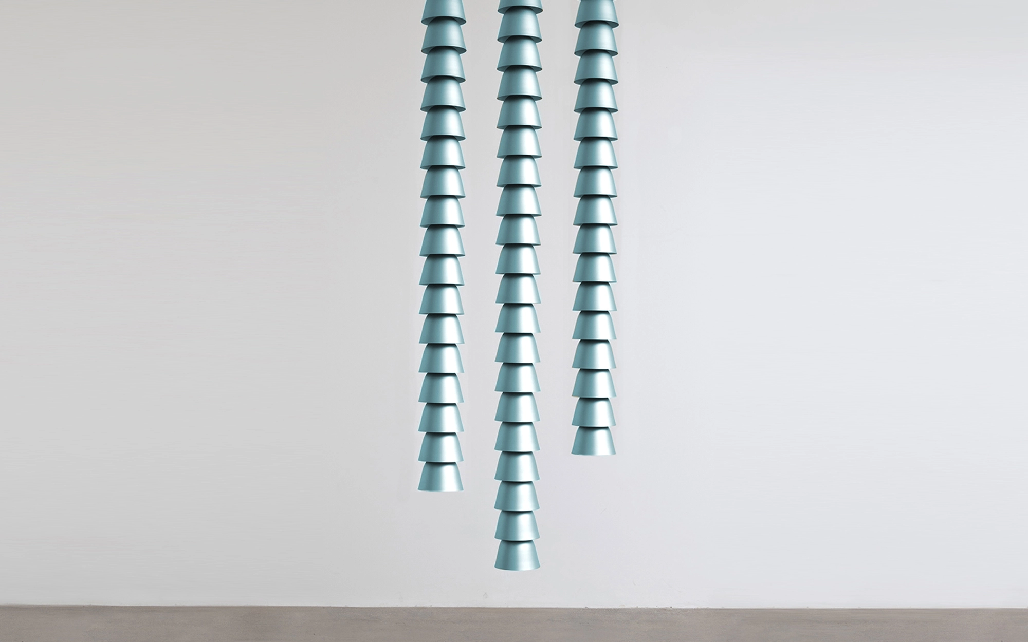 Chaînes Metal Blue Triple - Ronan & Erwan Bouroullec - Vase - Galerie kreo