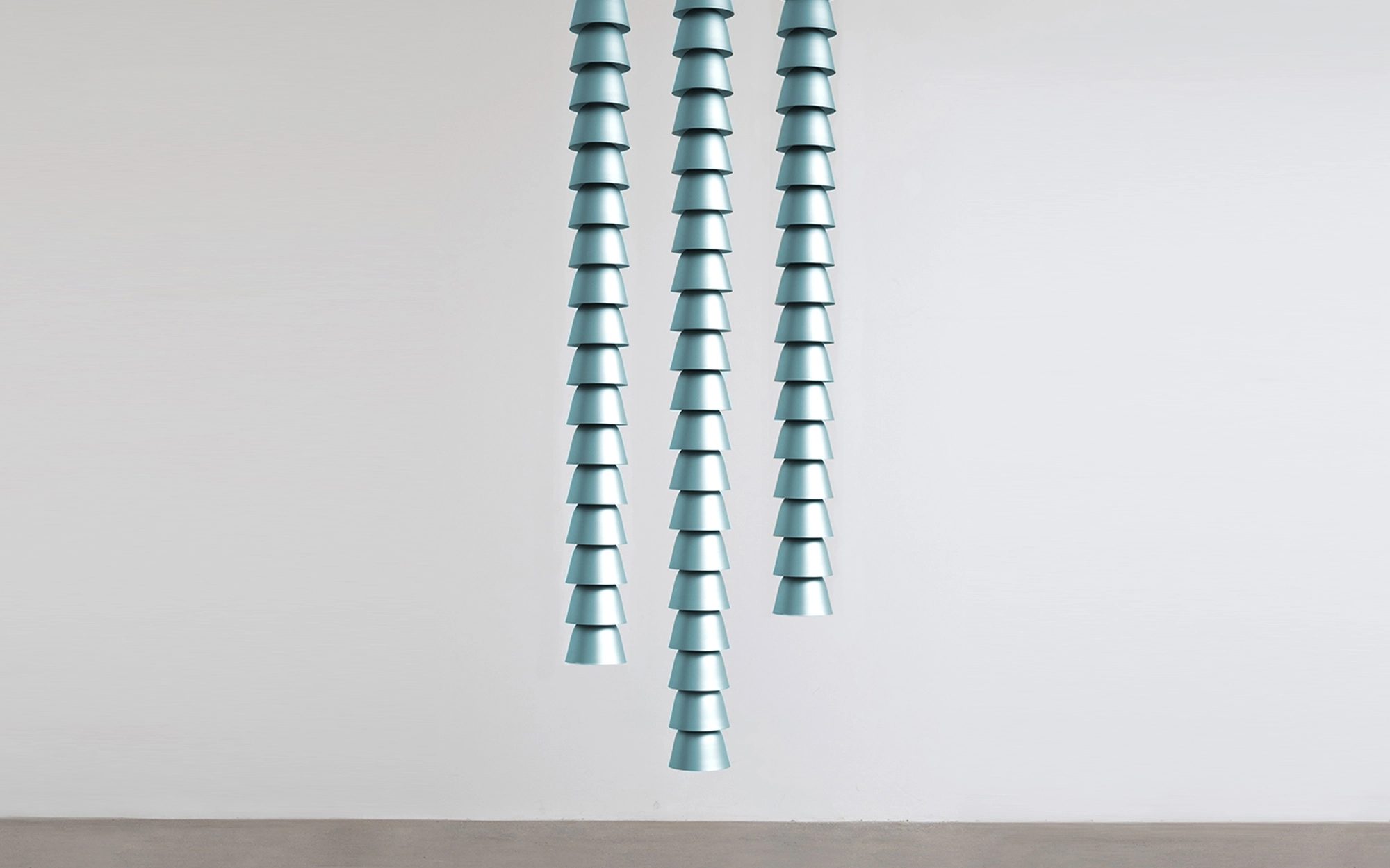 Chaînes Metal Blue Triple - Ronan & Erwan Bouroullec - Pendant light - Galerie kreo