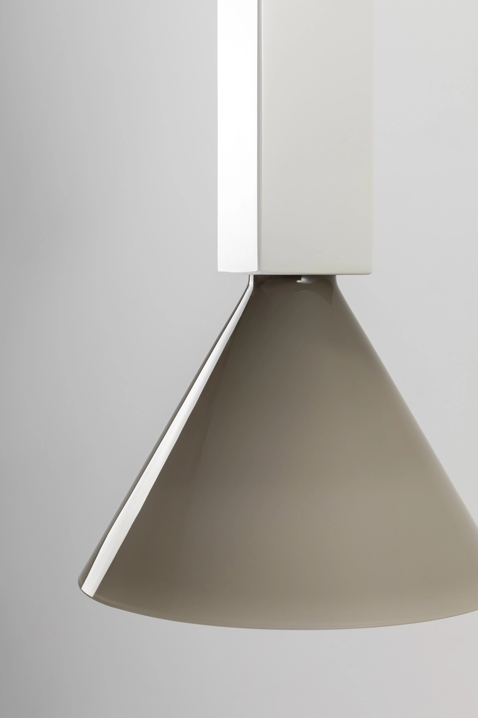Signal C1 MONOCHROMATIC - Edward and Jay Barber and Osgerby - Pendant light - Galerie kreo