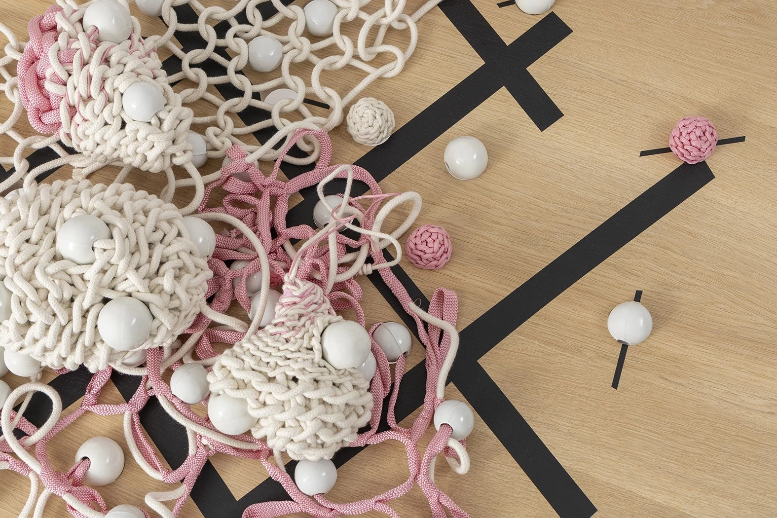 Beads T - Hella Jongerius - Table - Galerie kreo
