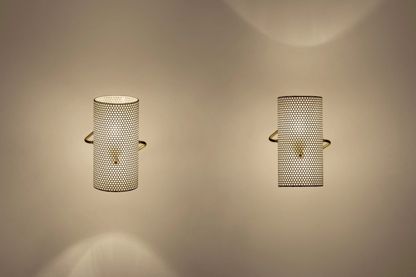 G16 - Pierre Guariche - Wall light - Galerie kreo