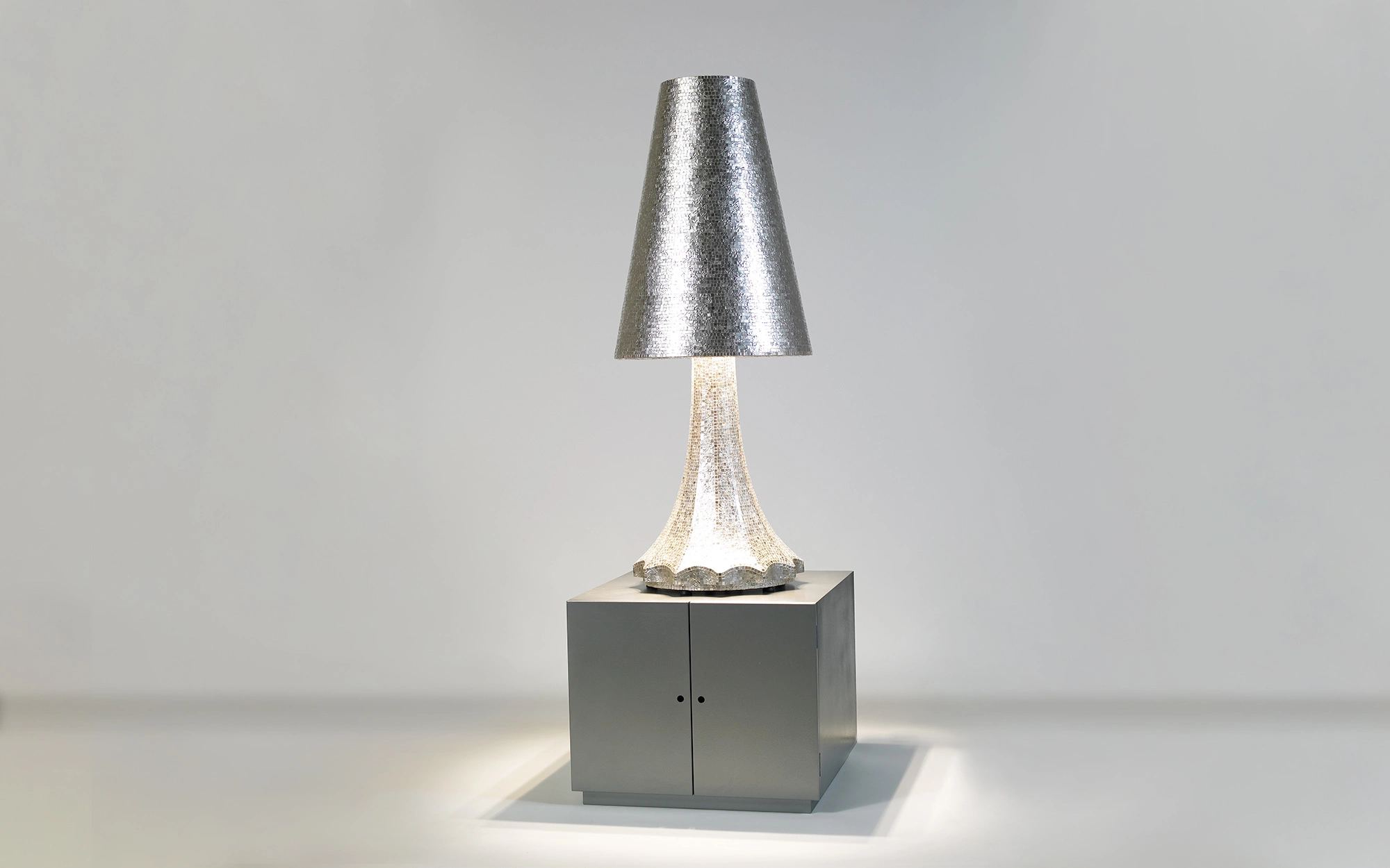 Lampada white gold - Alessandro Mendini - Floor light - Galerie kreo