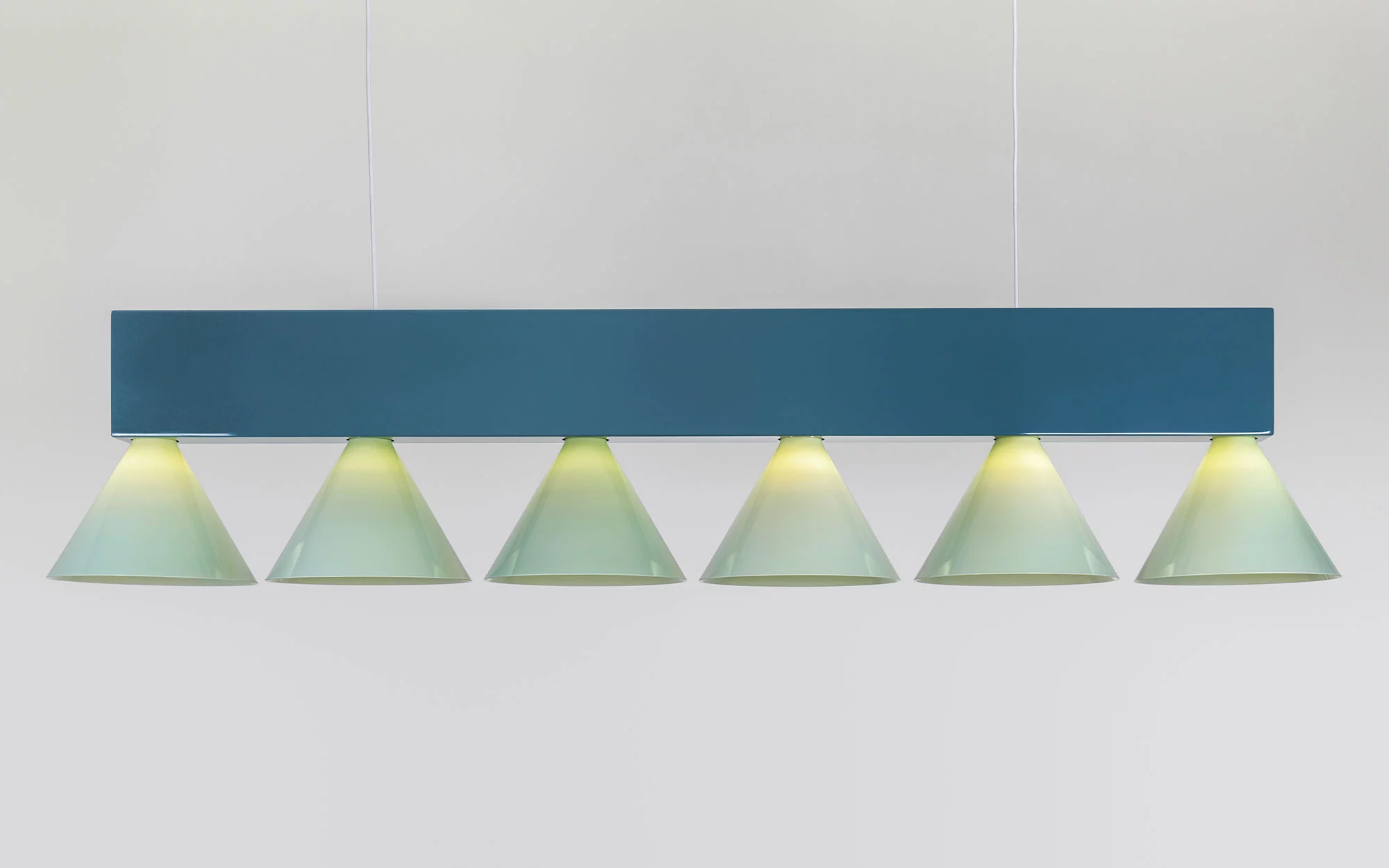 Signal C6 POLYCHROMATIC - Edward and Jay Barber and Osgerby - pendant-light - Galerie kreo