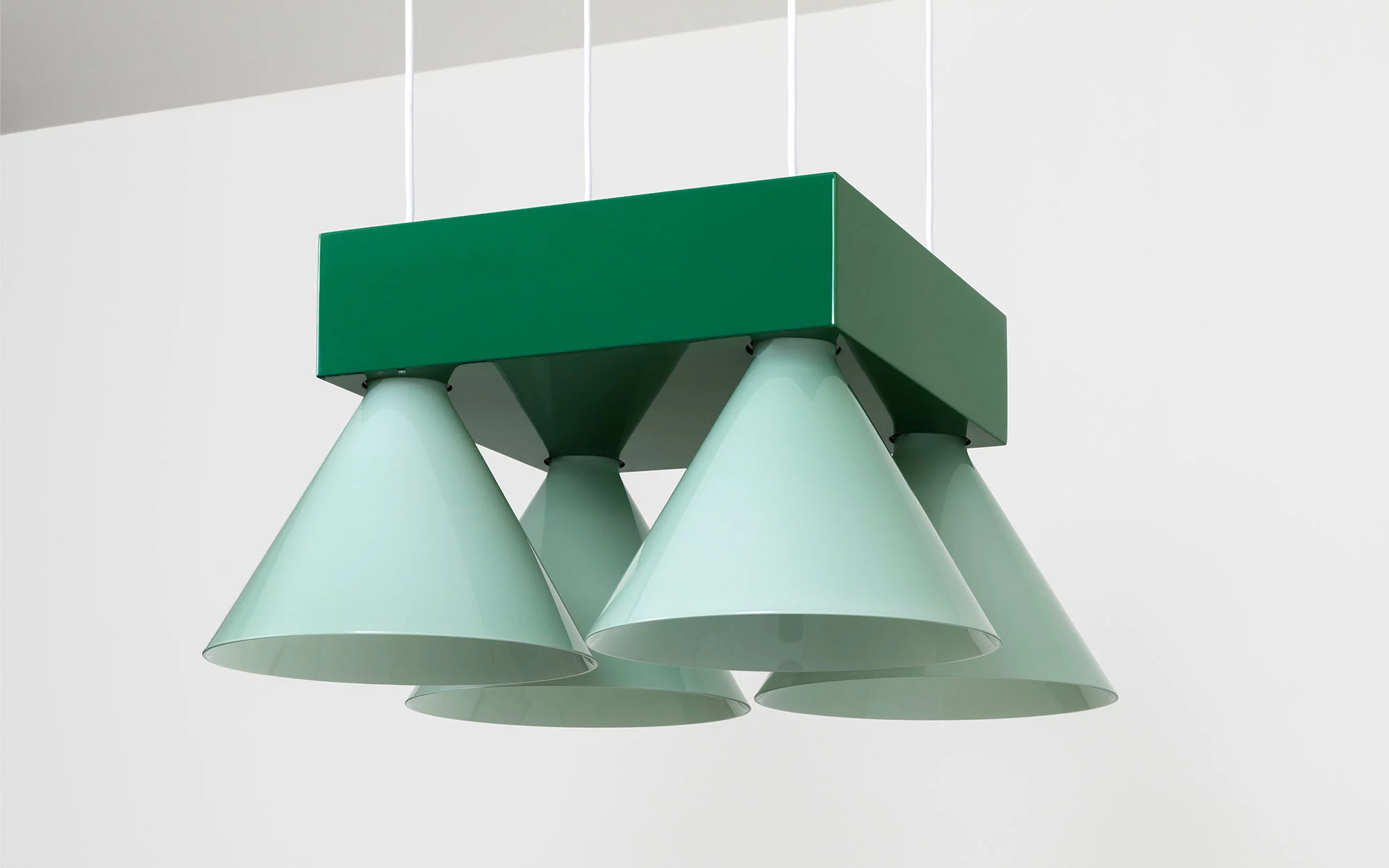 Signal C4S MONOCHROMATIC - Edward and Jay Barber and Osgerby - pendant-light - Galerie kreo