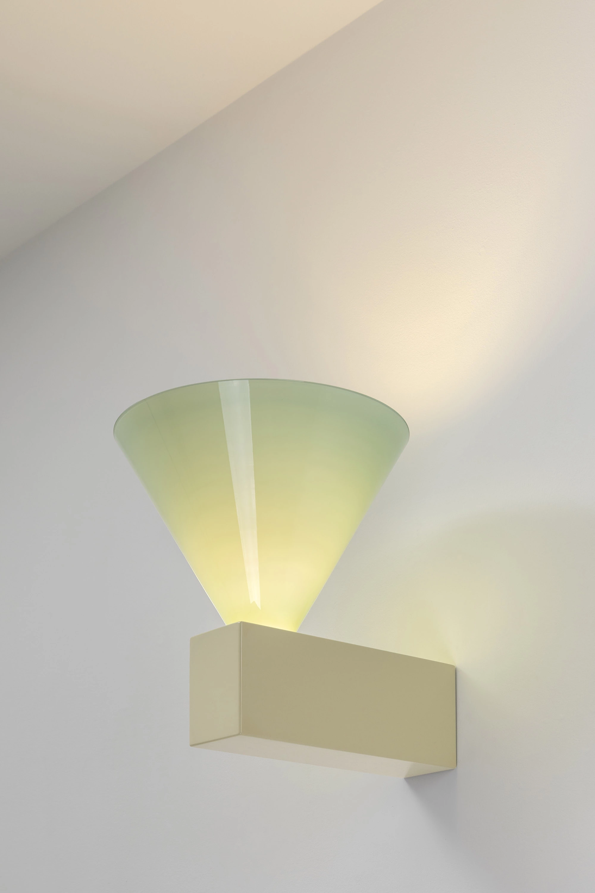 Signal W MONOCHROMATIC - Edward and Jay Barber and Osgerby - Wall light - Galerie kreo