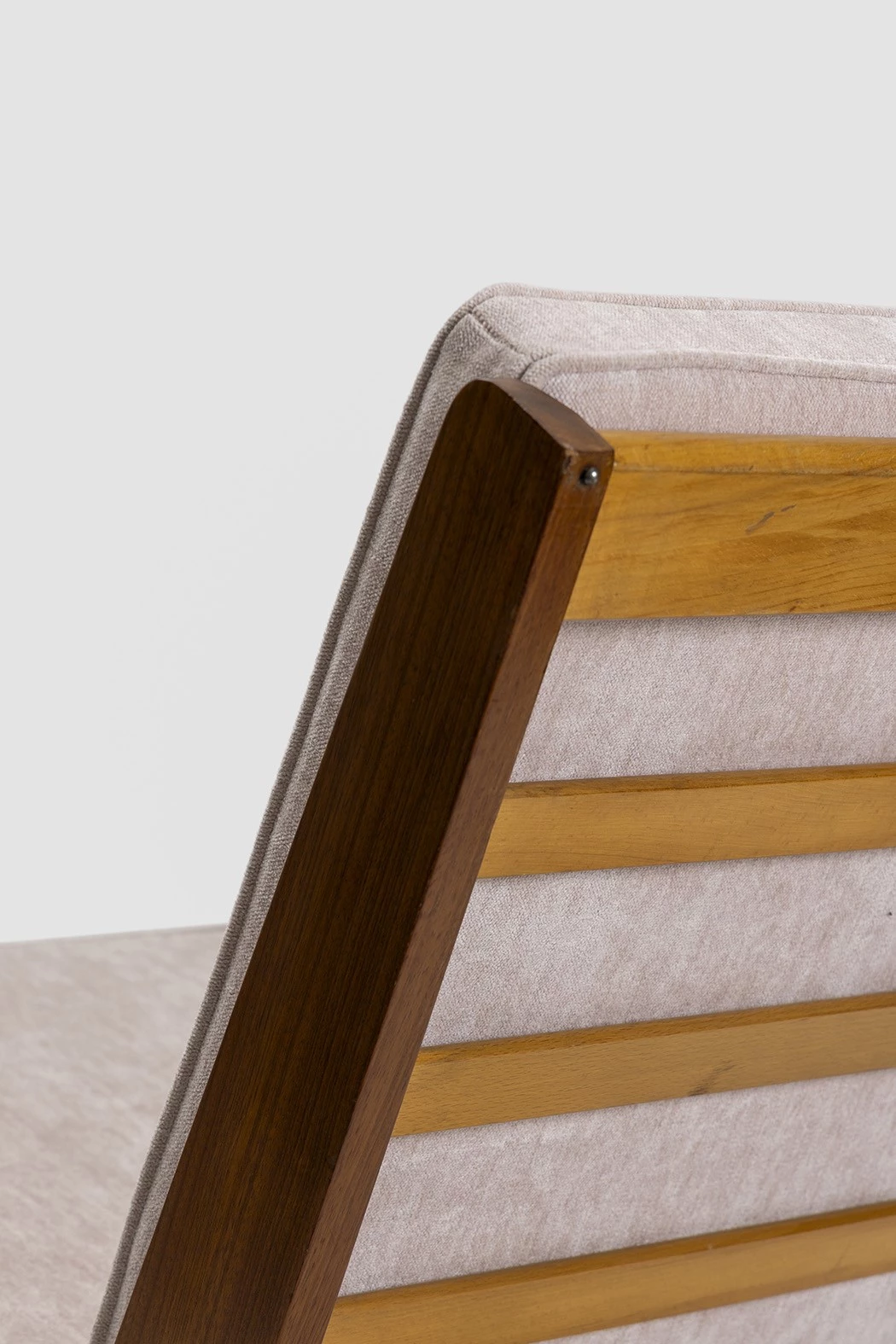 Slat Chair (2) (pink) - Robin Day - Seating - Galerie kreo