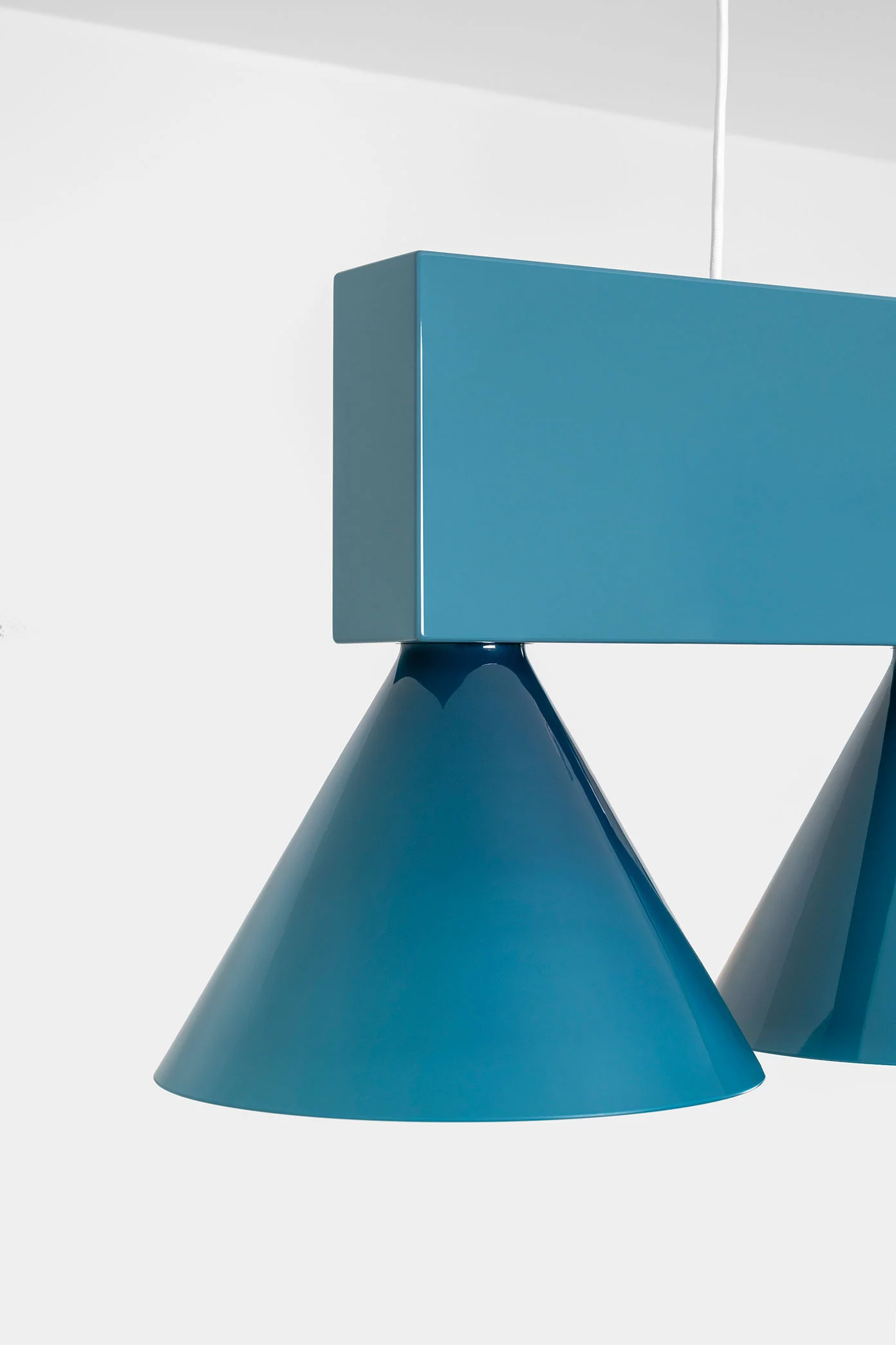 Signal C4 MONOCHROMATIC - Edward Barber and Jay Osgerby - Pendant light - Galerie kreo