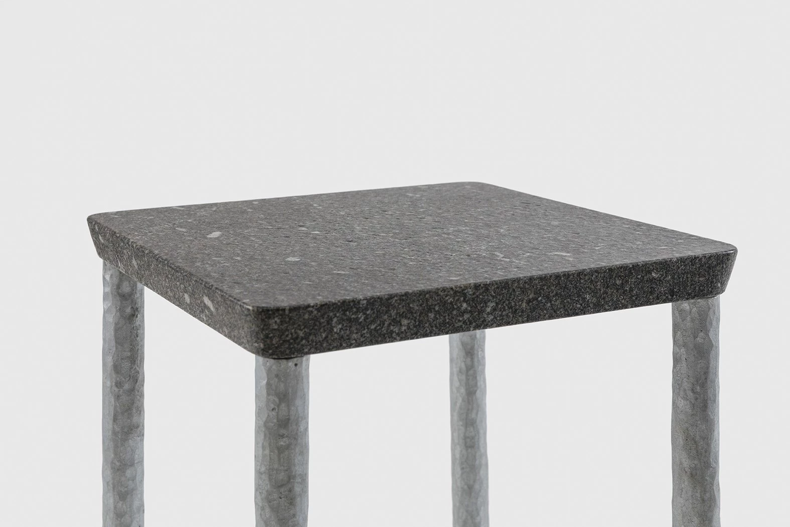 Granite Side Table - Ronan Bouroullec - Miscellaneous - Galerie kreo