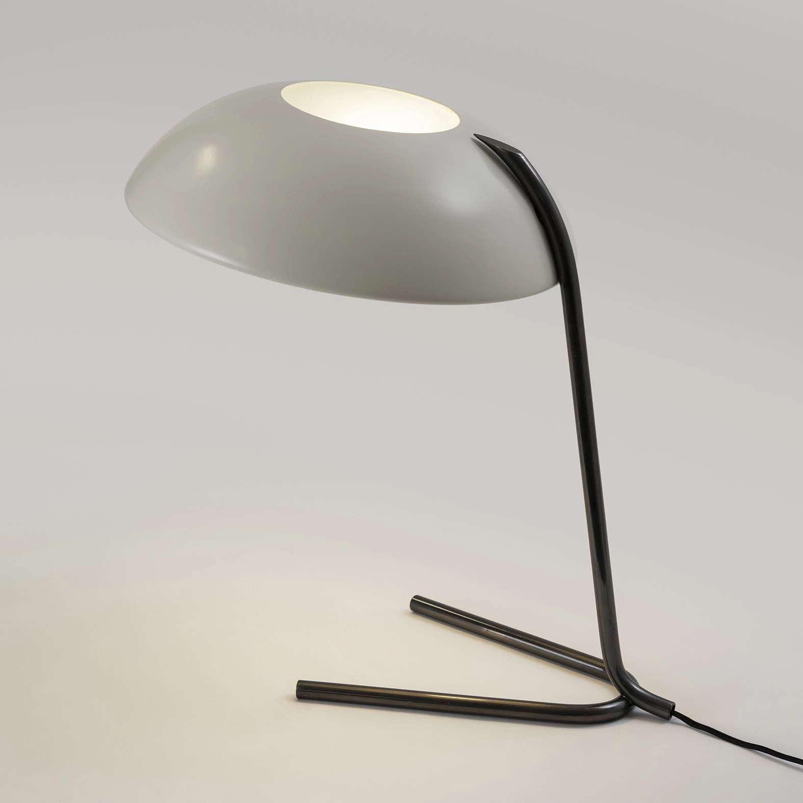 518 (cream) - Gino Sarfatti - Table light - Galerie kreo