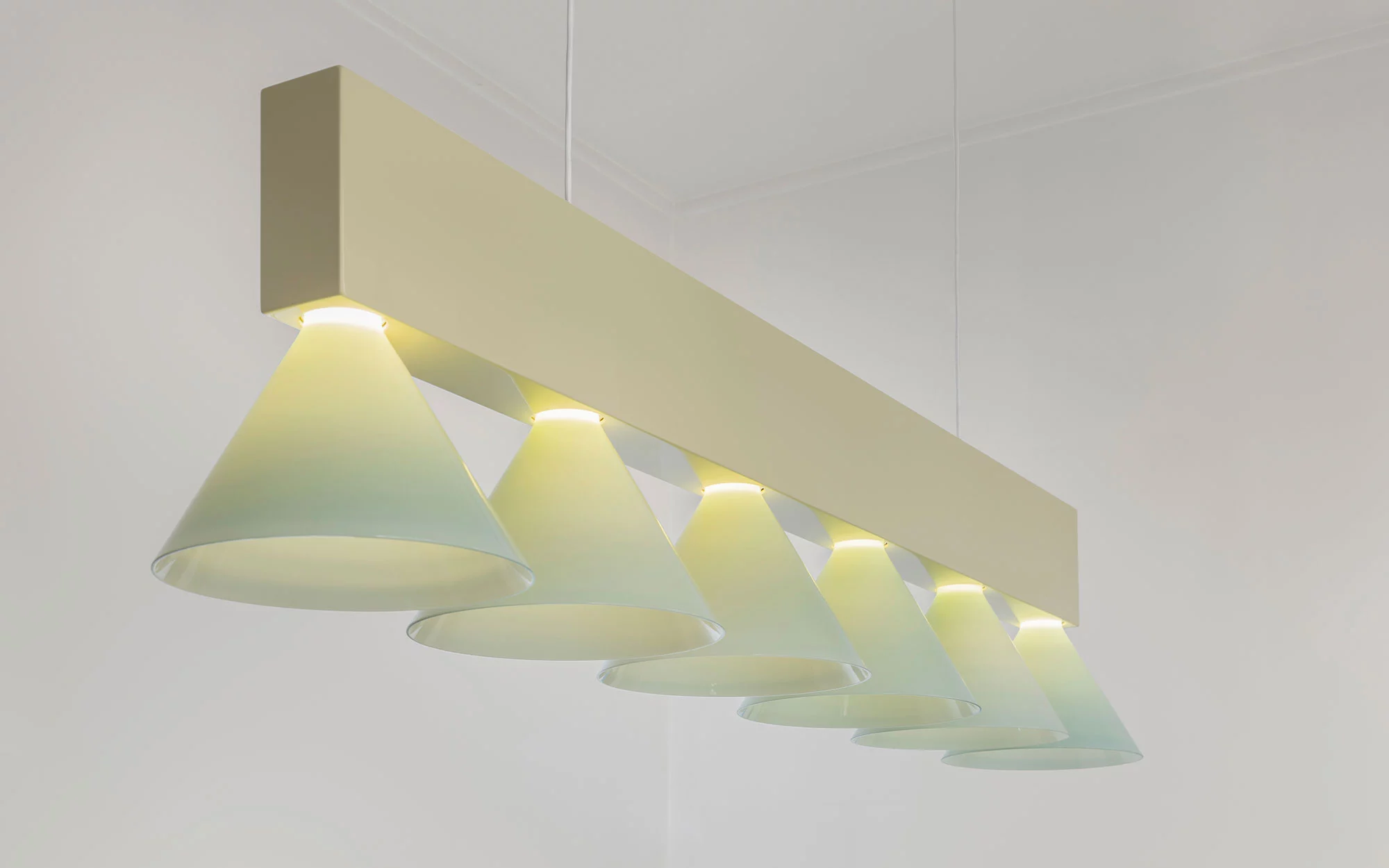 Signal C6 MONOCHROMATIC - Edward Barber and Jay Osgerby - Pendant light - Galerie kreo