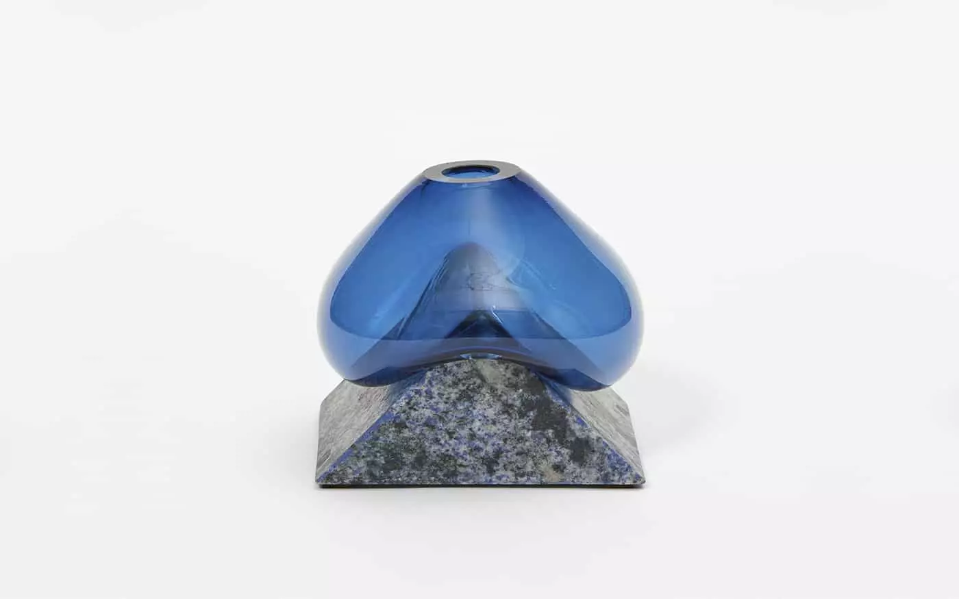 Indefinite Vases - Model Small Pyramid - Erik Olovsson - Vase - Galerie kreo