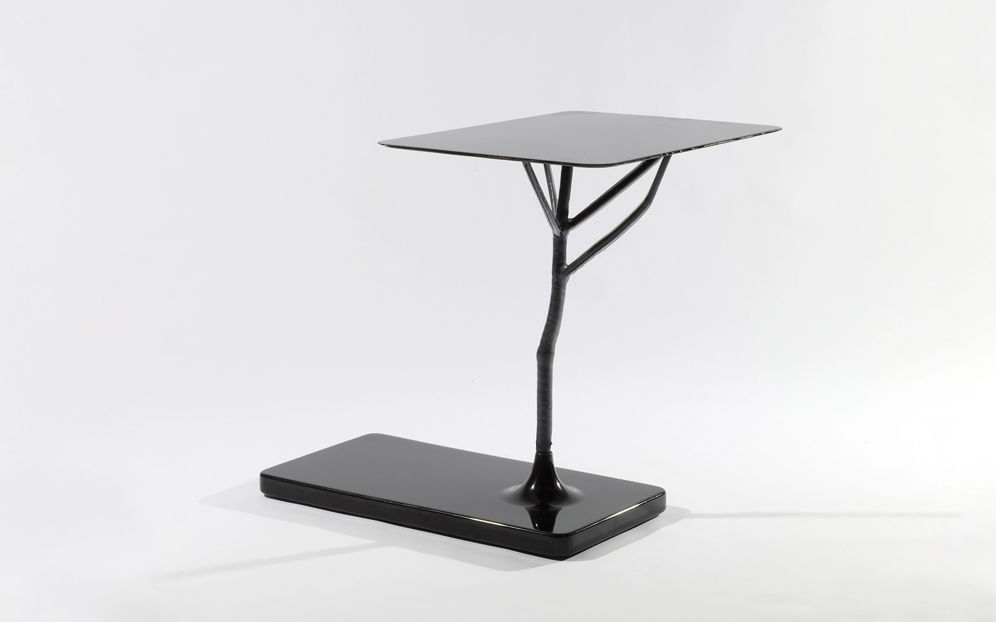 Frozen Hogweed Square Table - Studio Wieki Somers - Opération Contact.