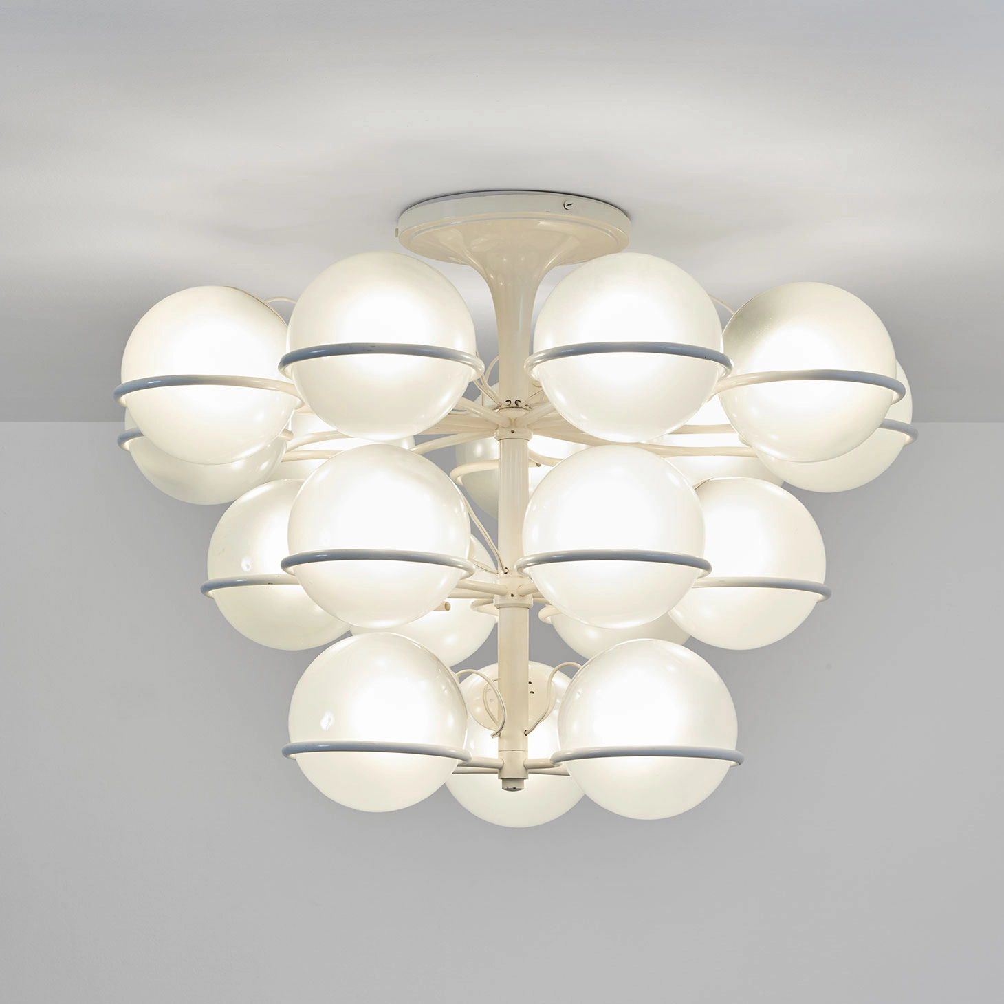 2042/18 (white) - Gino Sarfatti - Ceiling light - Galerie kreo