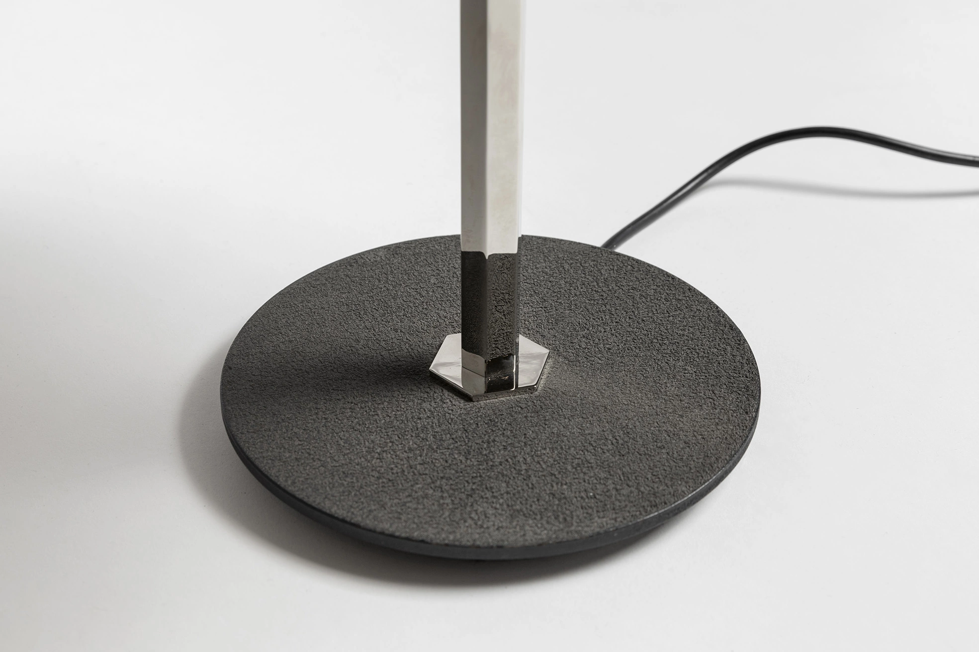 584/G (grey) - Gino Sarfatti - Table light - Galerie kreo