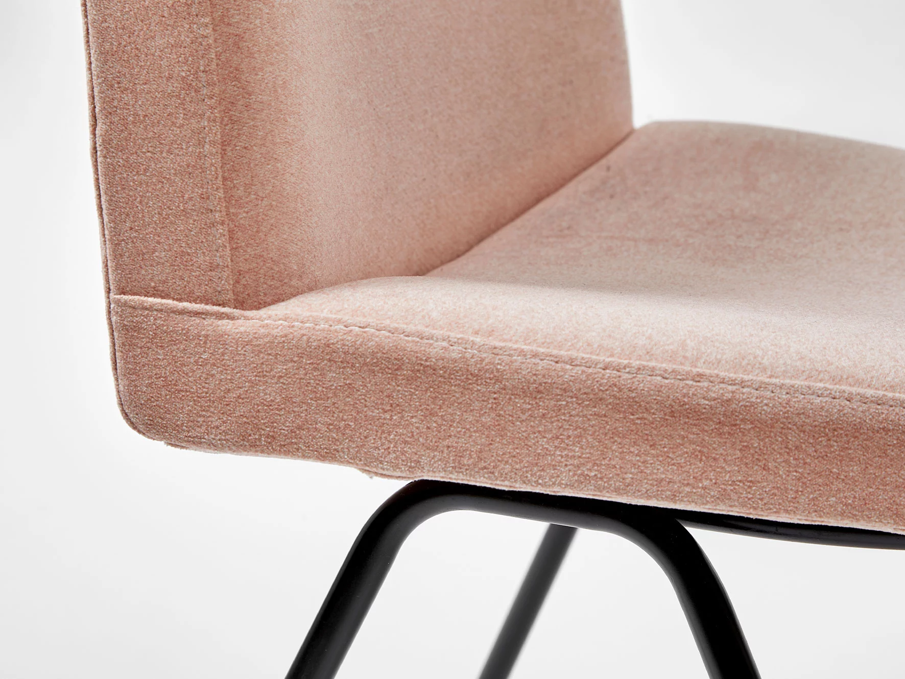 Chair 771 - Joseph-André Motte - Seating - Galerie kreo