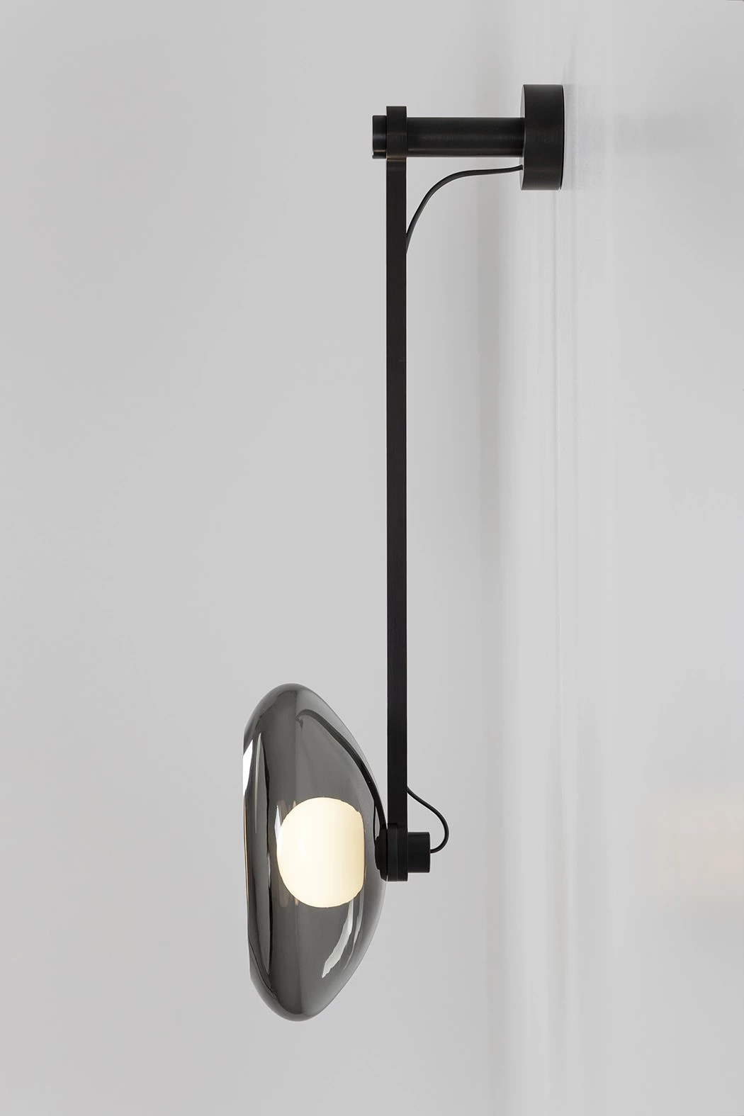Clair-obscur WALL LIGHT SMOKE - Ronan Bouroullec - Wall light - Galerie kreo