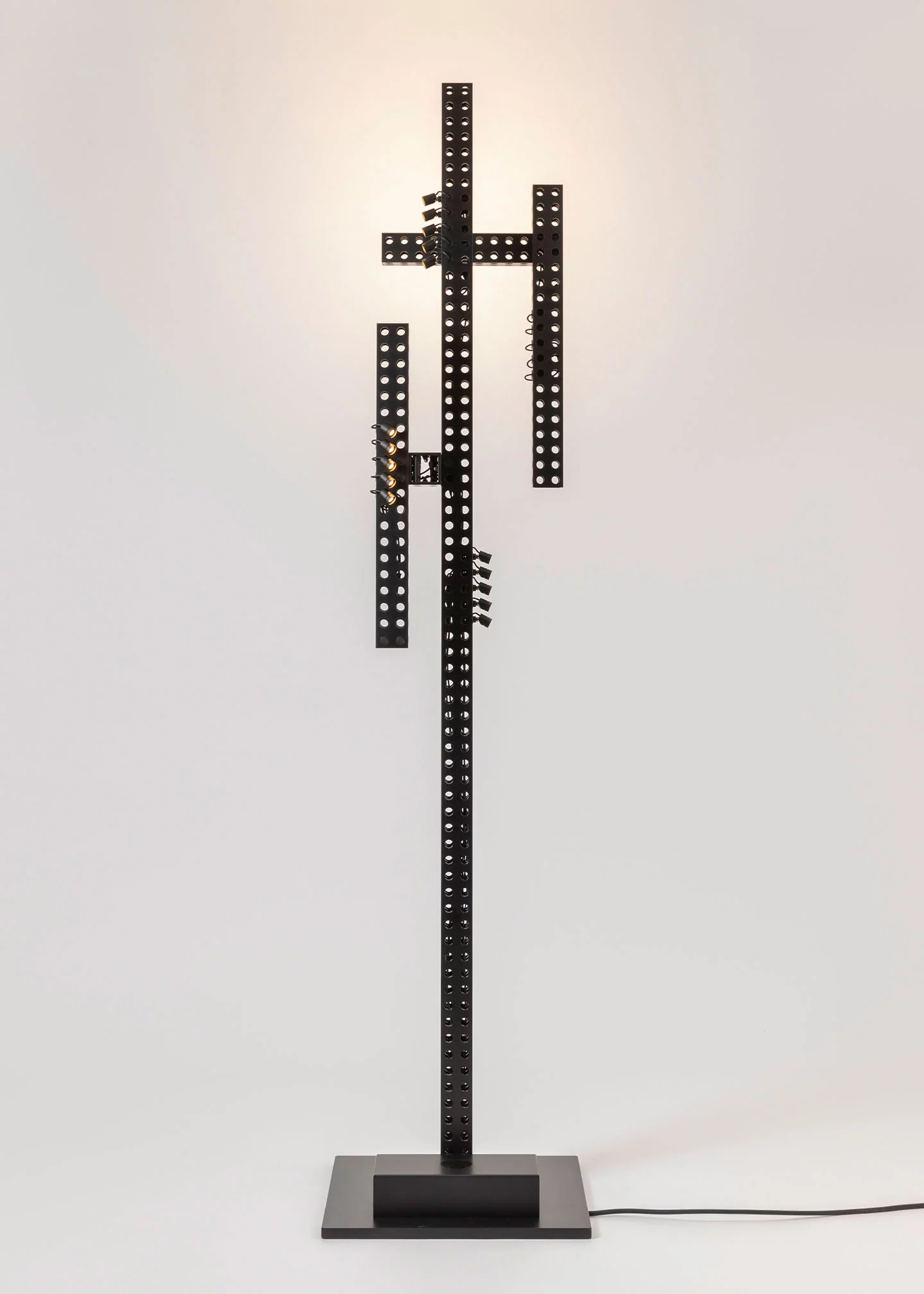 TRANSFORMERS_LF2 - Konstantin Grcic - Floor light - Galerie kreo