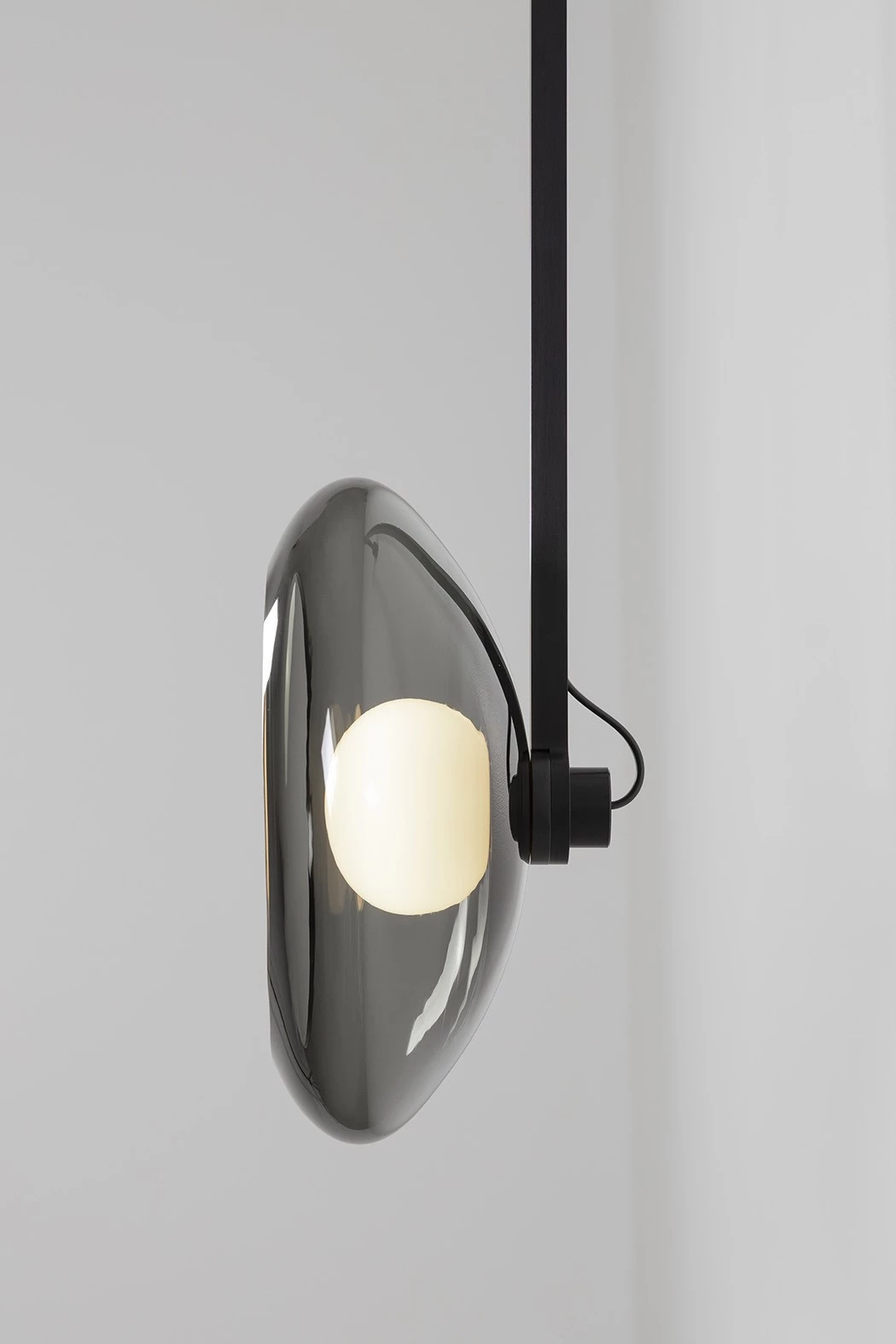 Clair-obscur WALL LIGHT SMOKE - Ronan Bouroullec - Wall light - Galerie kreo