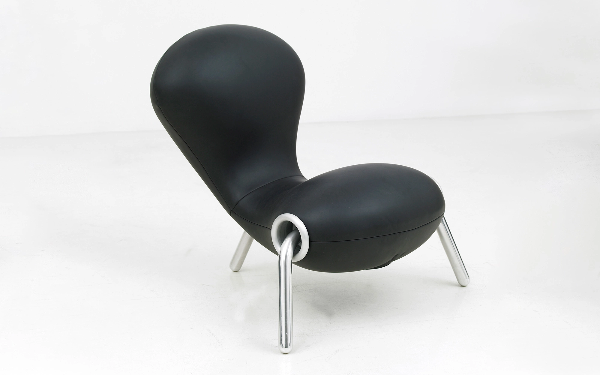 Embryo Chair - Marc Newson - Lucas Ratton x kamel mennour x Galerie kreo x Jacques Lacoste in Saint-Tropez.