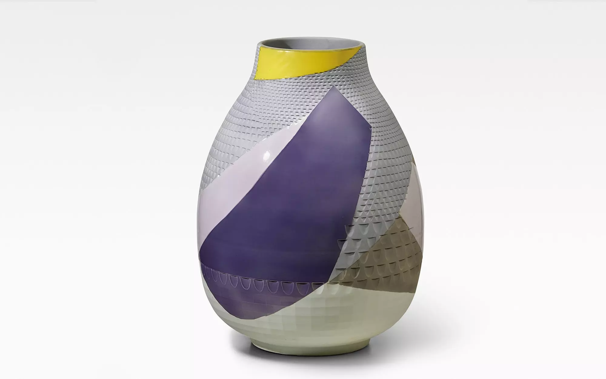 Diamond Vase - Day - Hella Jongerius - Lucas Ratton x kamel mennour x Galerie kreo in Saint-Tropez.