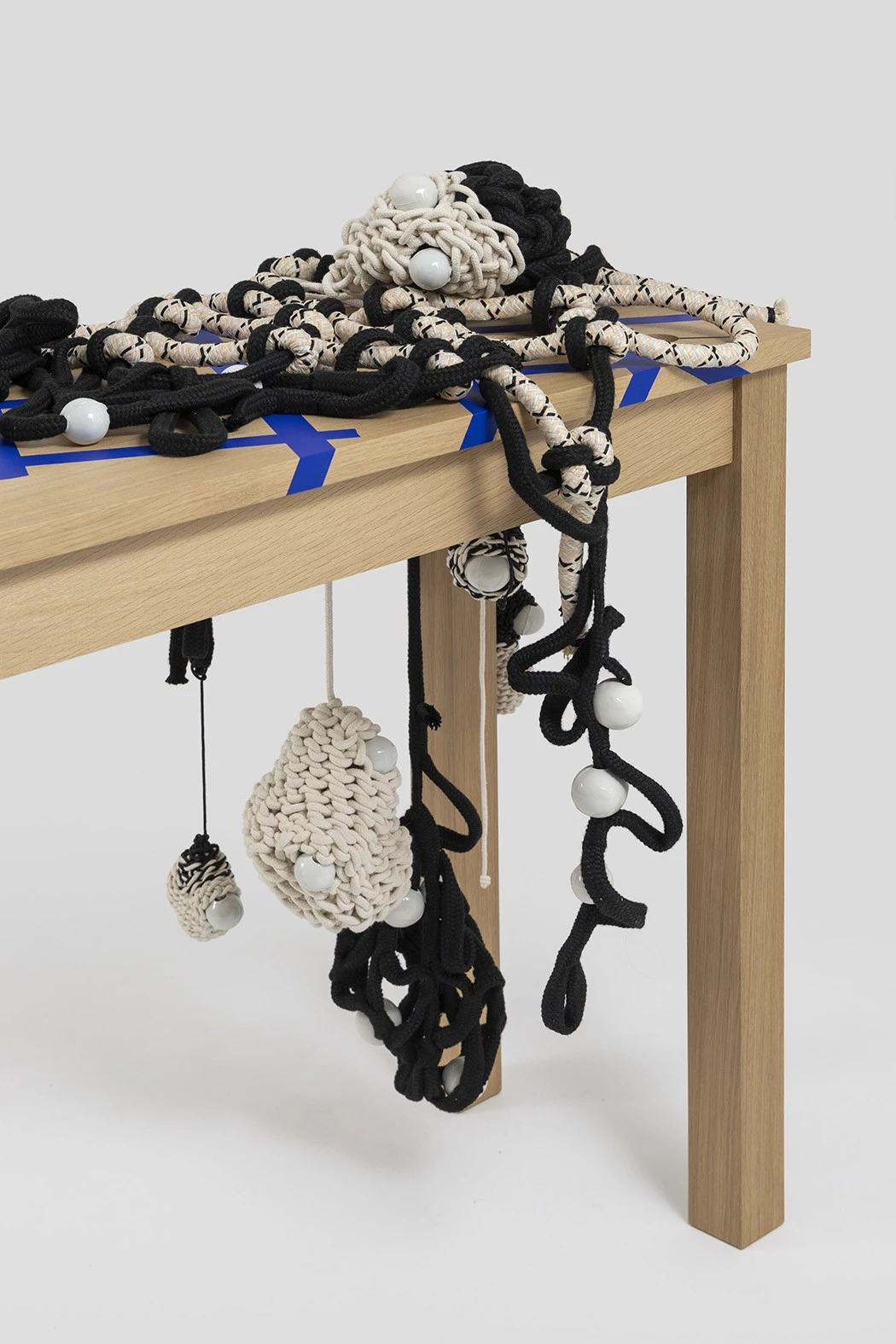 Beads C - Hella Jongerius - Console - Galerie kreo