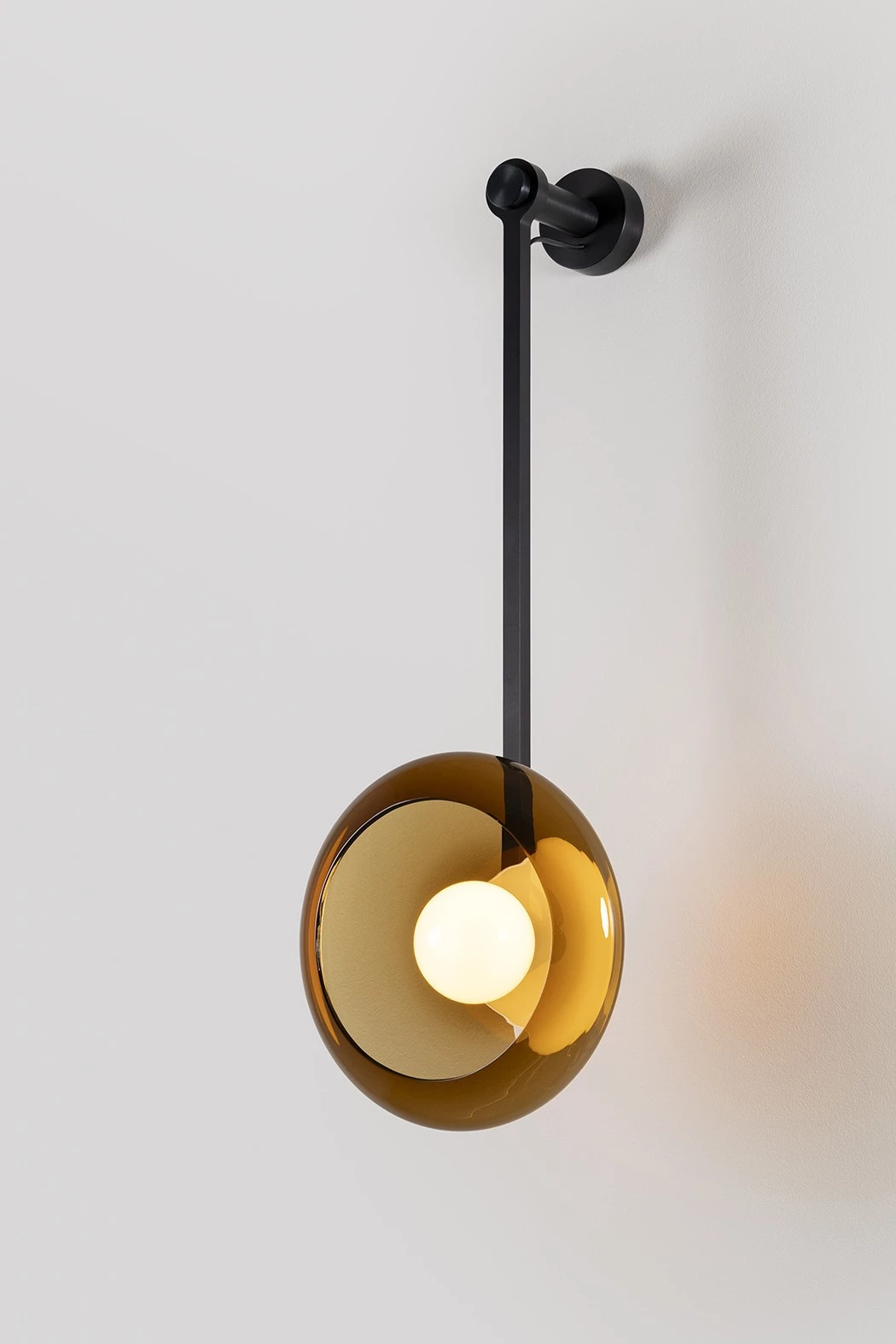 Clair-obscur WALL LIGHT AMBER - Ronan Bouroullec - Wall light - Galerie kreo