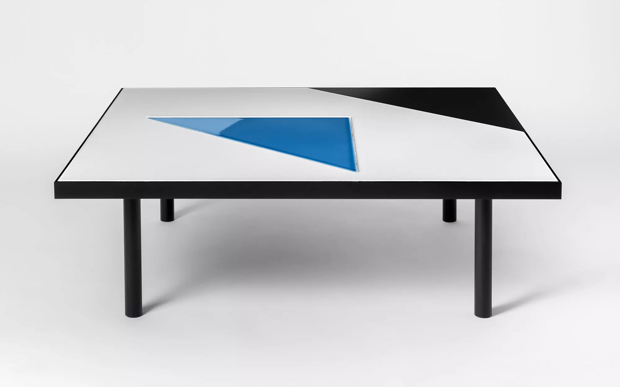 Translation Triangolo Coffee Table - Pierre Charpin - Coffee table - Galerie kreo