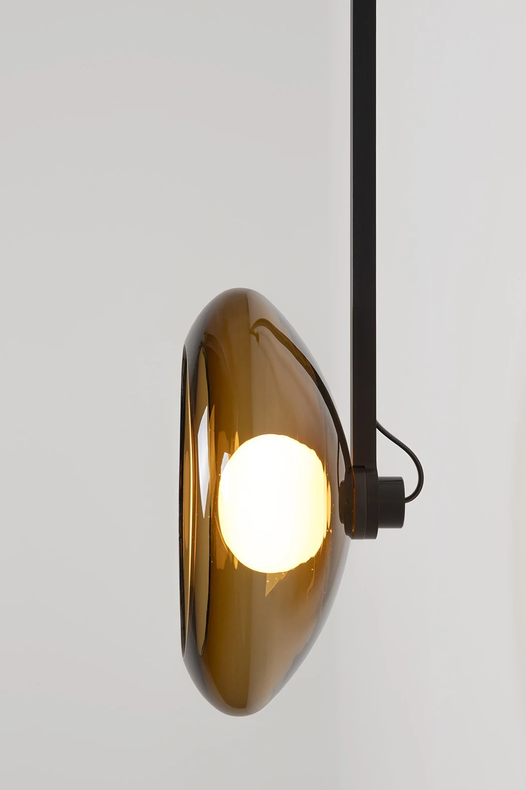 Clair-obscur WALL LIGHT AMBER - Ronan Bouroullec - Wall light - Galerie kreo